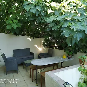 https://en-ville-avec-un-air-de-campagne.fr-provencehotel.com