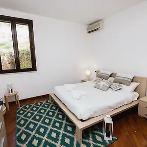 https://luminhouse-mondello-limone.sicilyhotelsitaly.net